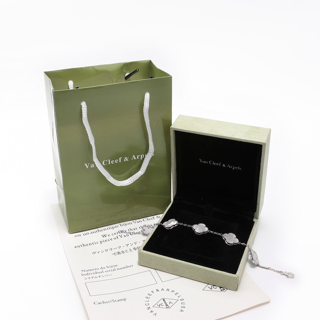 Van Cleef & Arpels bracelet